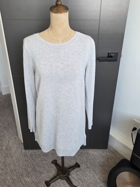 Dalia Women's grey Ribbed Crewneck Sweater Top